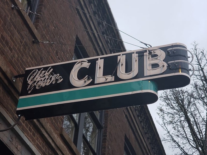 More Photos Of 522 E Main St, Cottage Grove Storefront Retail Residential For Lease