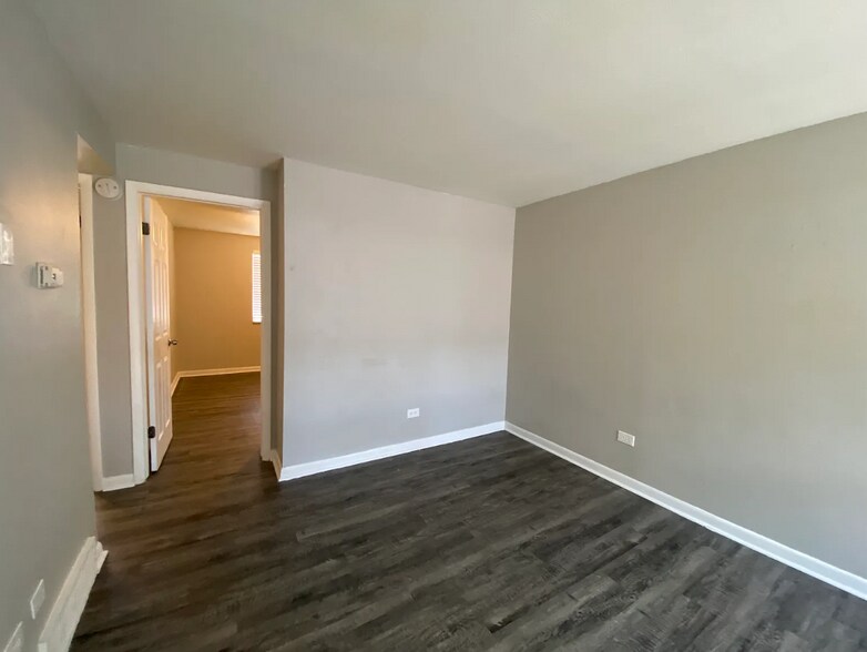 More Photos Of 1415-1425 Kingston St, Aurora Apartments For Sale