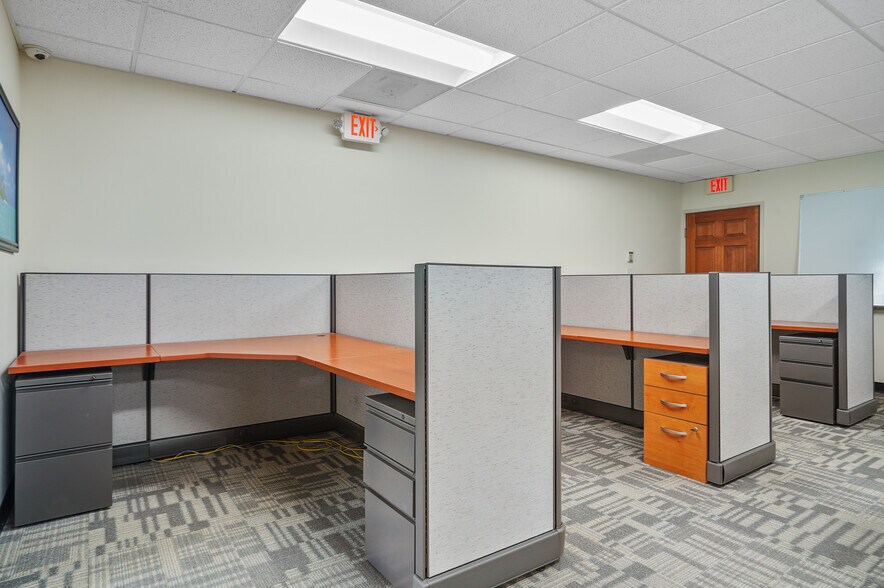 More Photos Of 30423 Canwood St, Agoura Hills Office For Sale