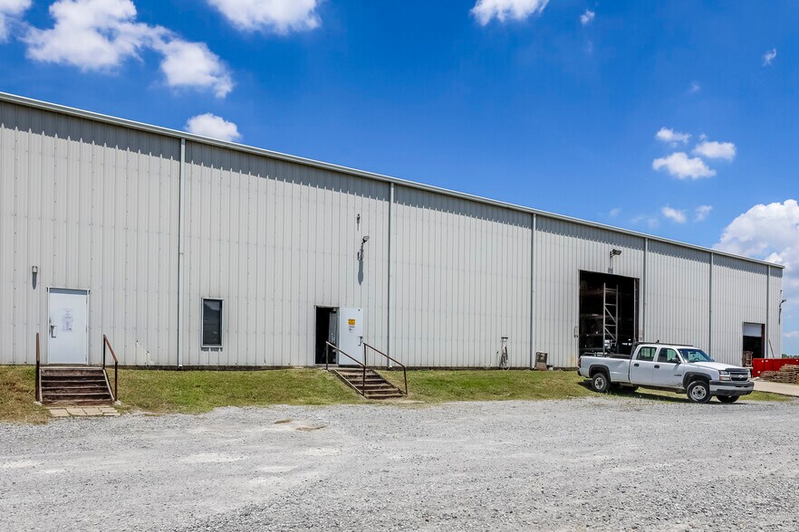 More Photos Of 4217 S Lewis St, New Iberia Warehouse For Sale
