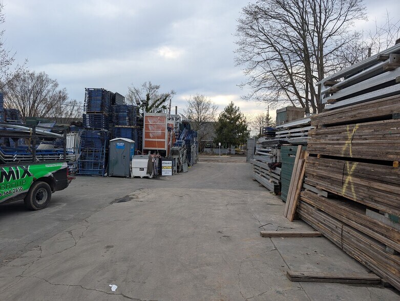 More Photos Of 3 Orgill Ave, Bay Shore Land For Lease