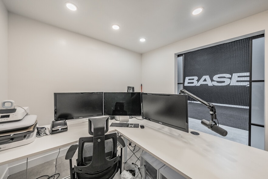 More Photos Of 13053 Harmon Rd, Fort Worth Warehouse For Sale