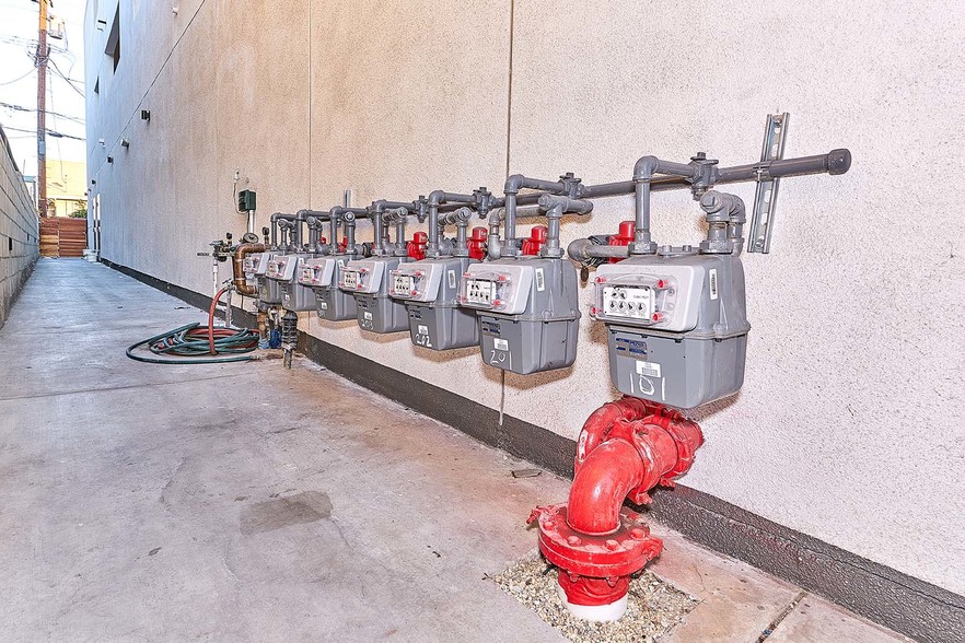 More Photos Of 978 S Mariposa Ave, Los Angeles Apartments For Sale