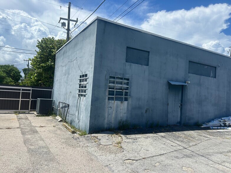 More Photos Of 1910 N Dixie Hwy, Hollywood General Retail For Lease