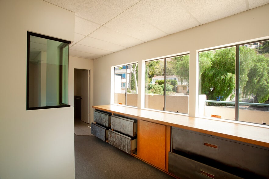 More Photos Of 352 3rd St, Laguna Beach Office For Lease