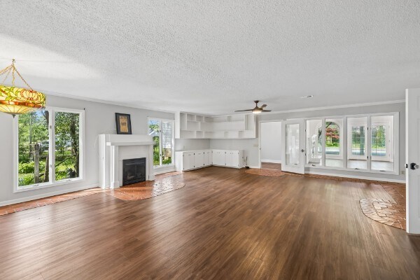 More Photos Of 728 S Spring St, Manchester Specialty For Sale