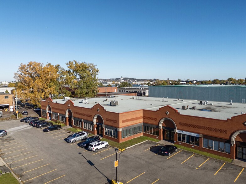 More Photos Of 8545-8579 Ch Dalton, Mt Royal Warehouse For Lease