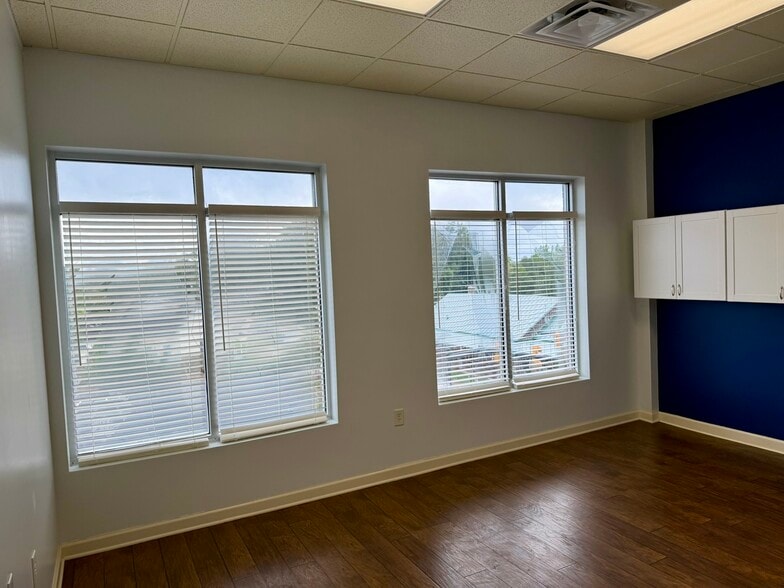 More Photos Of 101 E Market St, Smithfield Office For Lease