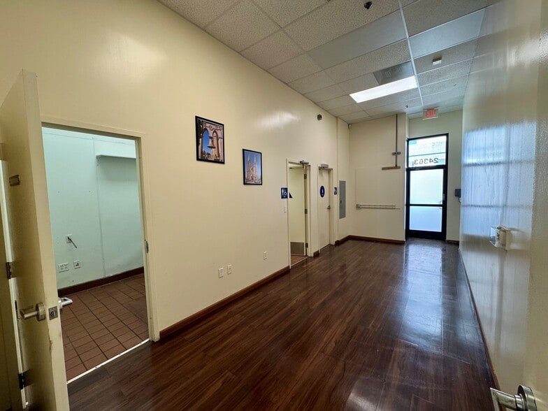 More Photos Of 24363 Southland Dr, Hayward Restaurant For Lease