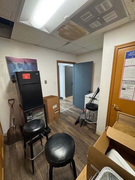 More Photos Of 7336 Archer Ave, Summit Argo Storefront Retail Residential For Lease