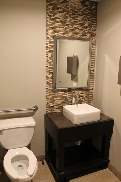 More Photos Of 415 E State St, Geneva General Retail For Lease