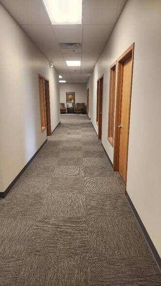 More Photos Of 1880-1888 E Fabyan Pky, Batavia Light Manufacturing For Lease