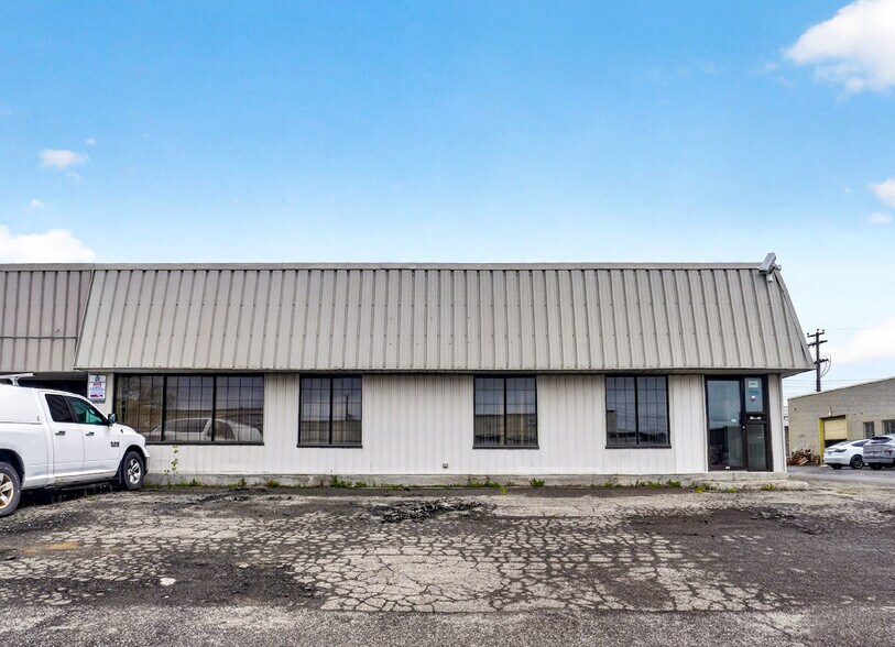 More Photos Of 2082-2106 Chartier, Dorval Industrial For Sale