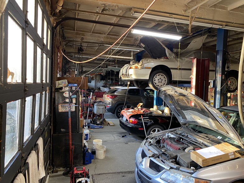 More Photos Of 20 Grayrock Rd, Scarsdale Light Manufacturing For Sale