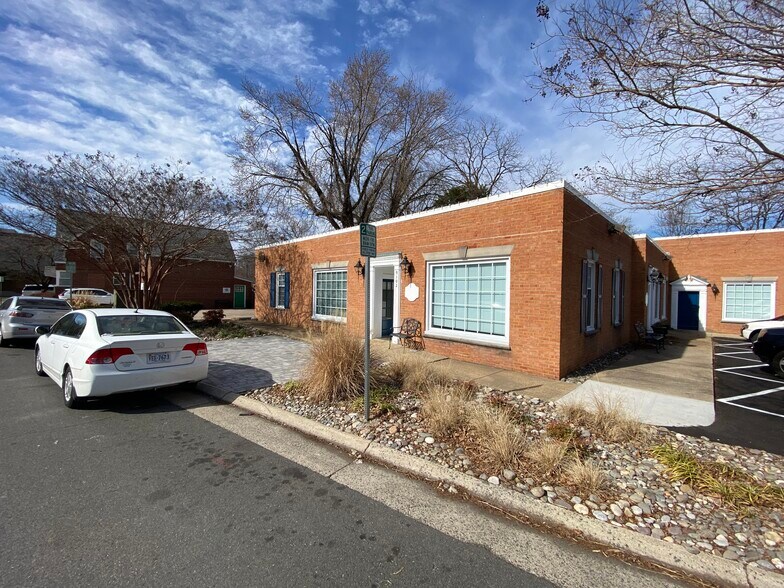 More Photos Of 9324-9326 Main St, Manassas Office For Lease