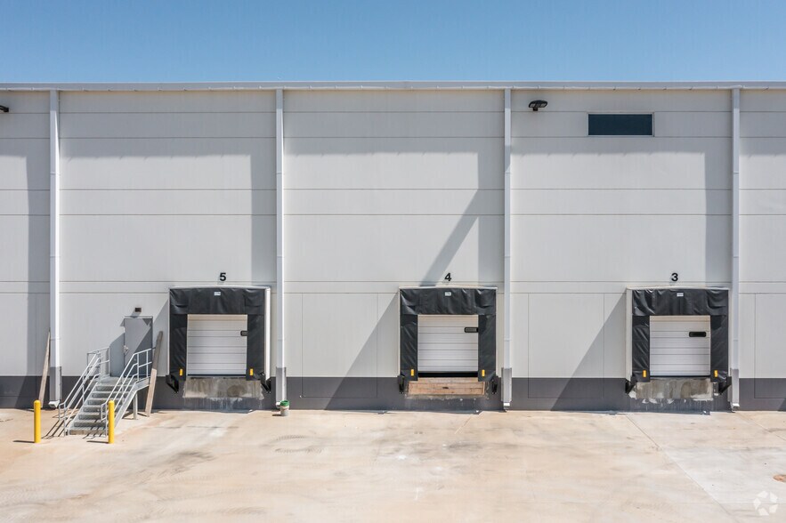 More Photos Of 6332 Commercial Dr, Olive Branch Distribution For Lease