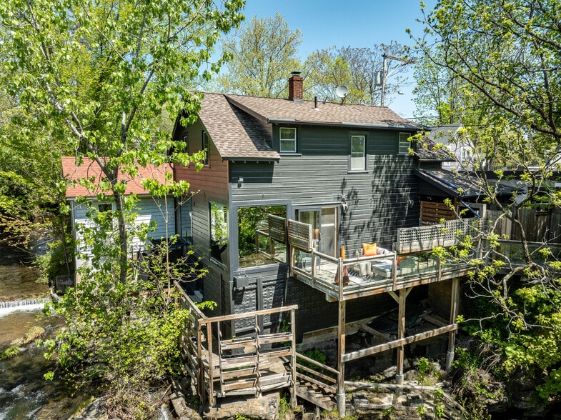 More Photos Of 8 Tannery Brook Rd, Woodstock Specialty For Sale