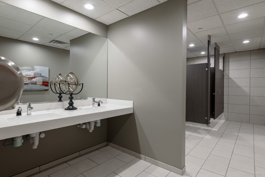 More Photos Of 1733 Park St, Naperville Medical For Lease