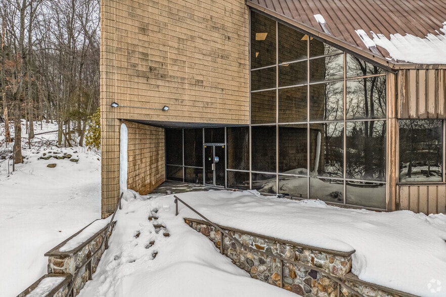 More Photos Of 500 Corporate Dr, Mahwah Light Manufacturing For Sale