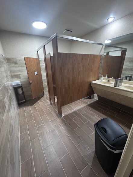 More Photos Of 4735-4739 Spottswood Ave, Memphis Medical For Sale