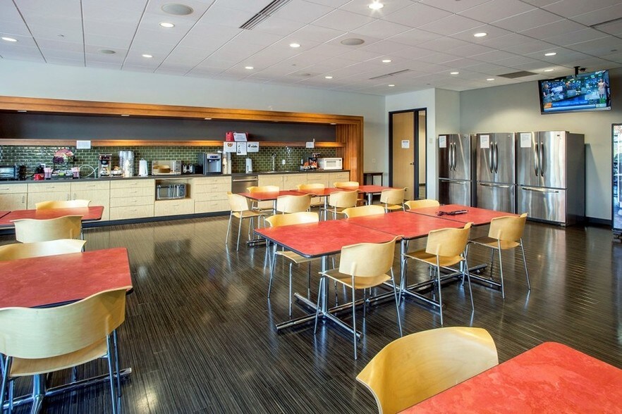 More Photos Of 13640-13690 Riverport Dr, Maryland Heights Office For Sale