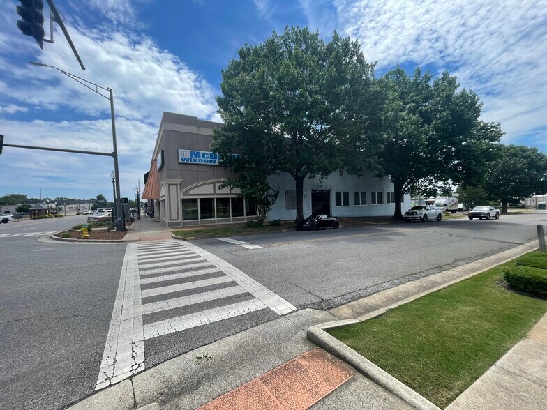 More Photos Of 300 E Tennessee St, Florence Flex For Sale