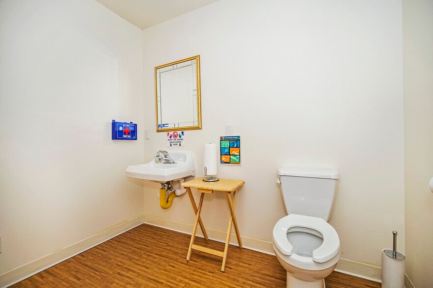 More Photos Of 137 McGhee Rd, Sandpoint Storefront Retail Office For Sale