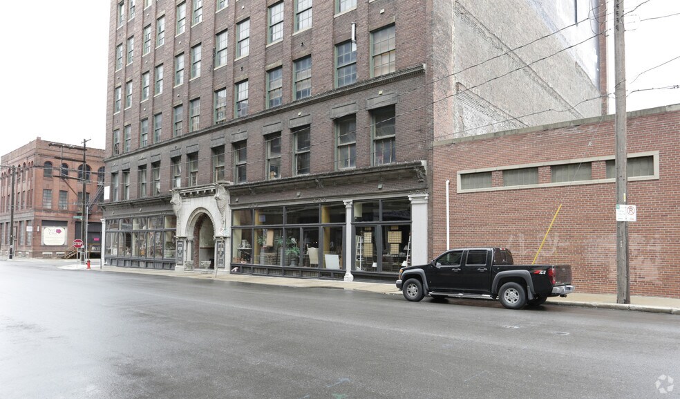 More Photos Of 1300 W 13th St, Kansas City Warehouse For Lease