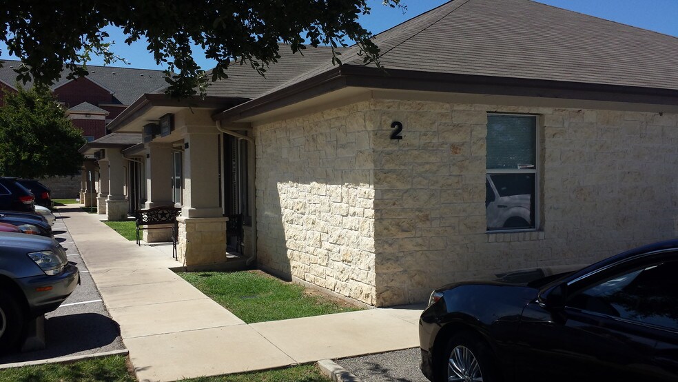 More Photos Of 930 S Bell Blvd, Cedar Park Office Residential For Lease