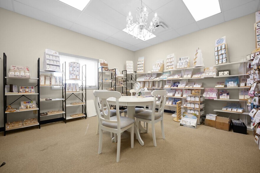 More Photos Of 40 Clairedan Dr, Powell Office For Lease