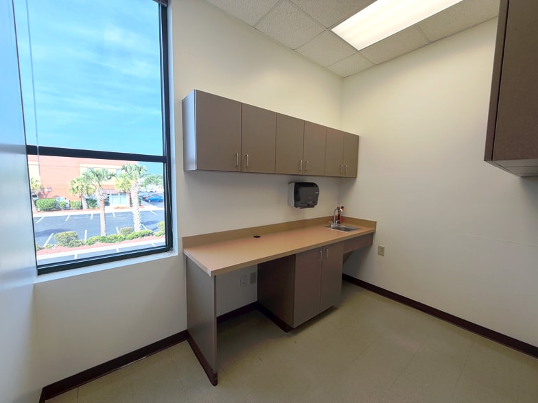 More Photos Of 509 Olde Waterford Way, Leland Medical For Sale