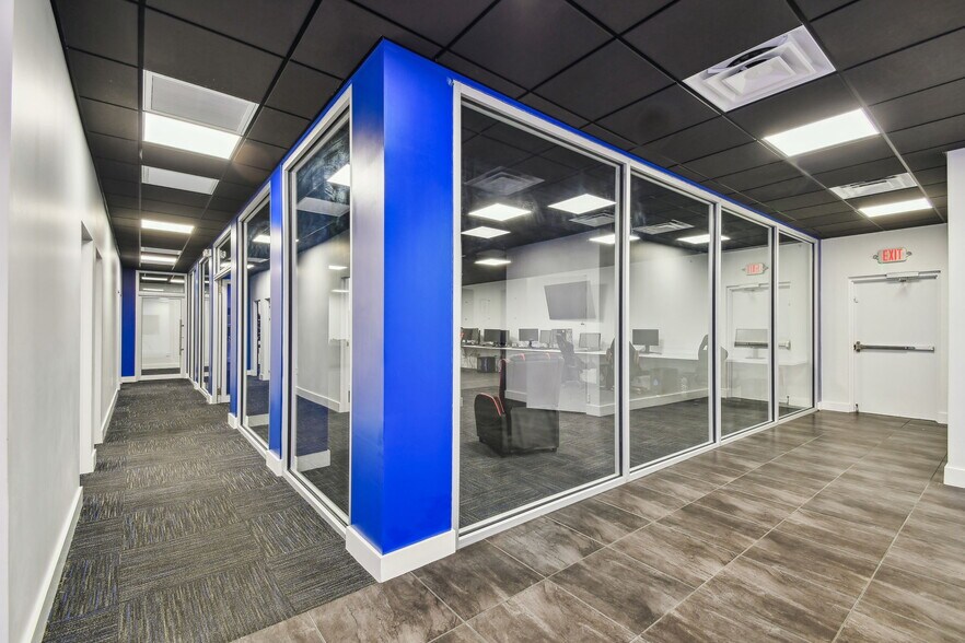 More Photos Of 14915 N Nebraska Ave, Tampa Showroom For Sale