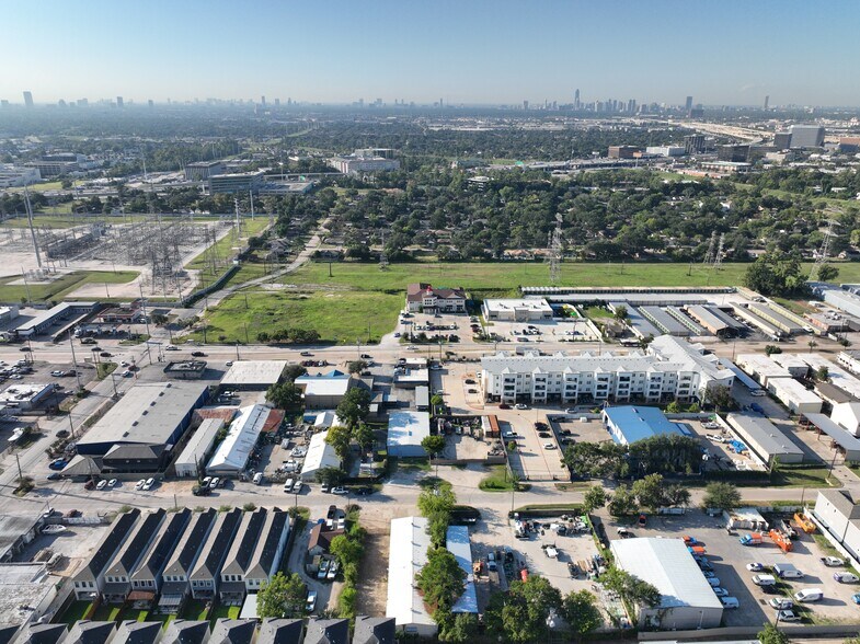 More Photos Of 2108 Lou Ellen Ln, Houston Warehouse For Lease