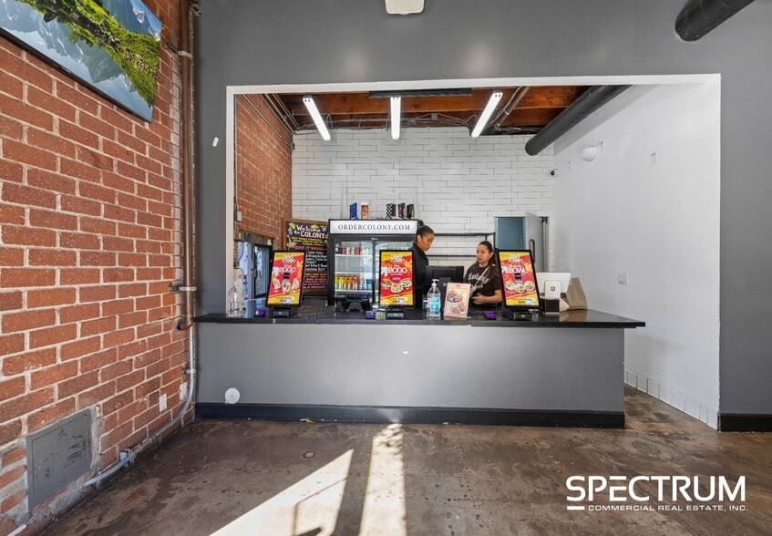 More Photos Of 11419 Santa Monica Blvd, Los Angeles Restaurant For Lease