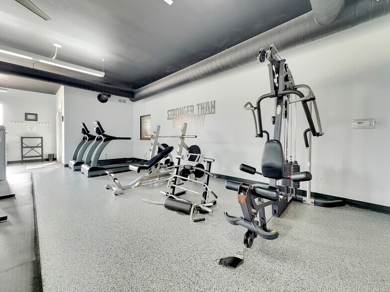 More Photos Of 808 4th St NE, Hampton Office For Sale