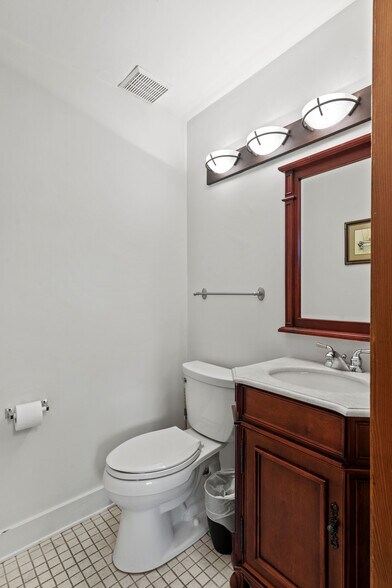 More Photos Of 123 Live Oak Ave, Daytona Beach Office Residential For Sale