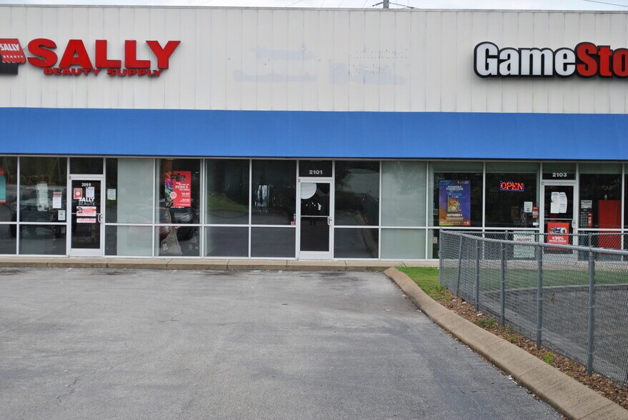 More Photos Of 2095-2103 S Highland Ave, Jackson Storefront Retail Office For Lease