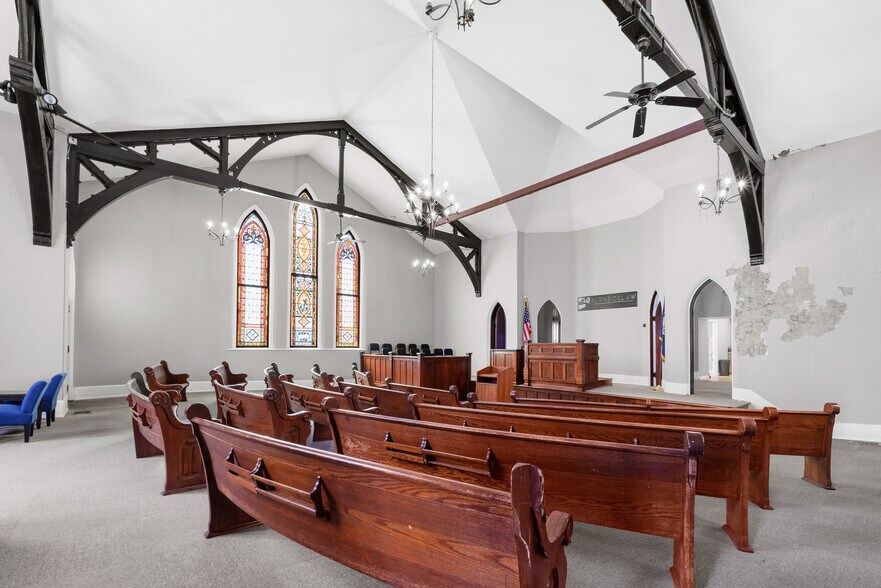 More Photos Of 311 17th St, Ashland Loft Creative Space For Sale