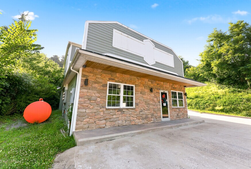 More Photos Of 351 Scotts Run Rd, Maidsville Office Residential For Lease