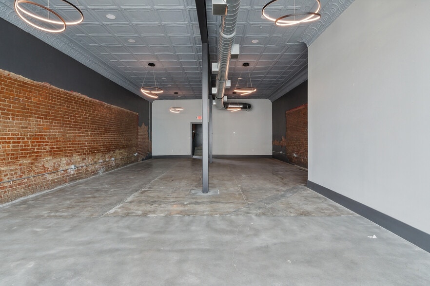 More Photos Of 216 E Rogers Blvd, Skiatook Storefront Retail Office For Sale