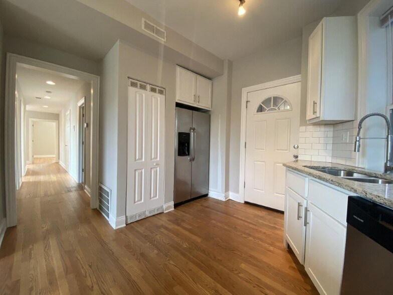 More Photos Of 4401-4403 N Clark St, Chicago Apartments For Lease