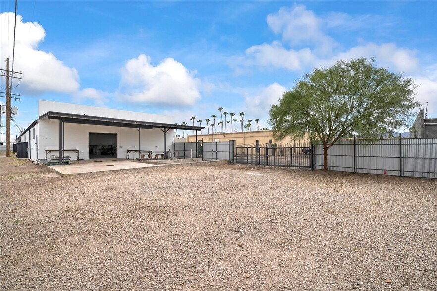 More Photos Of 1700 W Grant Rd, Tucson Showroom For Sale