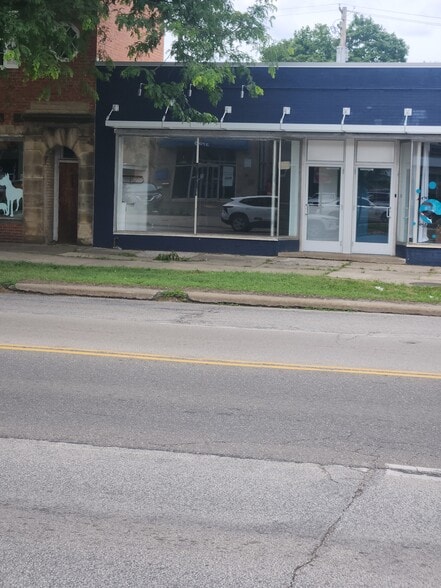 Primary Photo Of 3704 Lee Rd, Shaker Heights Flex For Lease