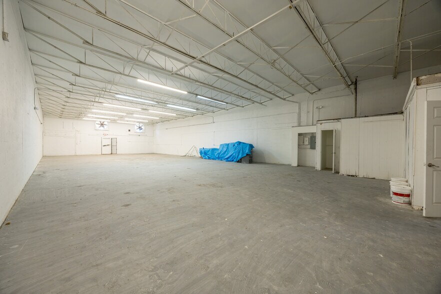 More Photos Of 683 W 26th St, Hialeah Service For Sale