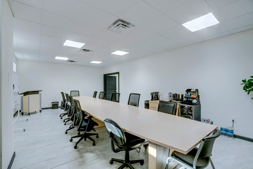 More Photos Of 300 Santa Fe Trl, Duncanville Freestanding For Sale