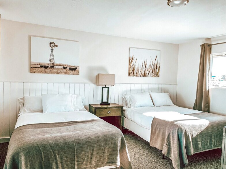 More Photos Of 87275 County Hwy 9-28, Christmas Valley Hotel For Sale