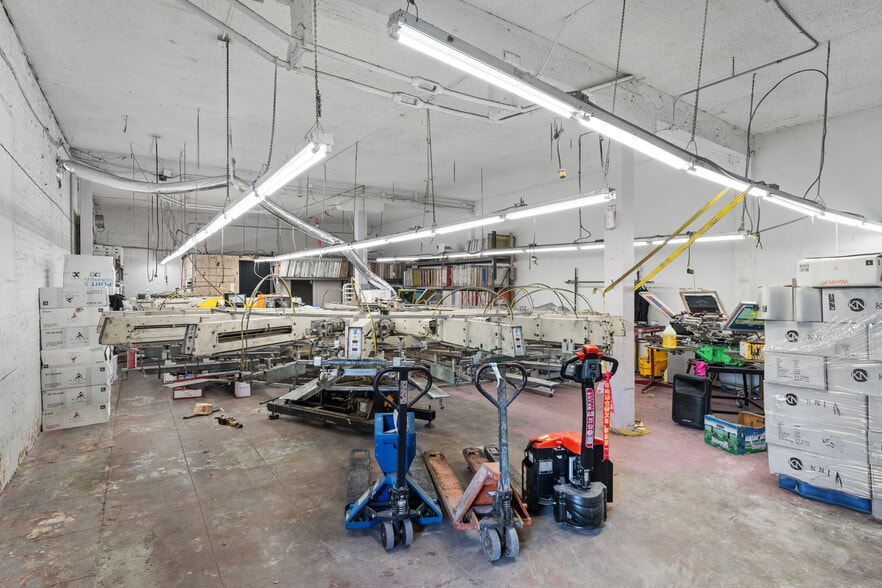 More Photos Of 2600 S Main St, Los Angeles Light Manufacturing For Sale