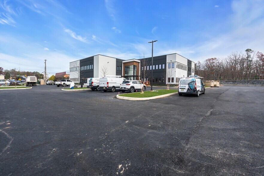 More Photos Of 705 Brewers Bridge Rd, Jackson Office For Lease