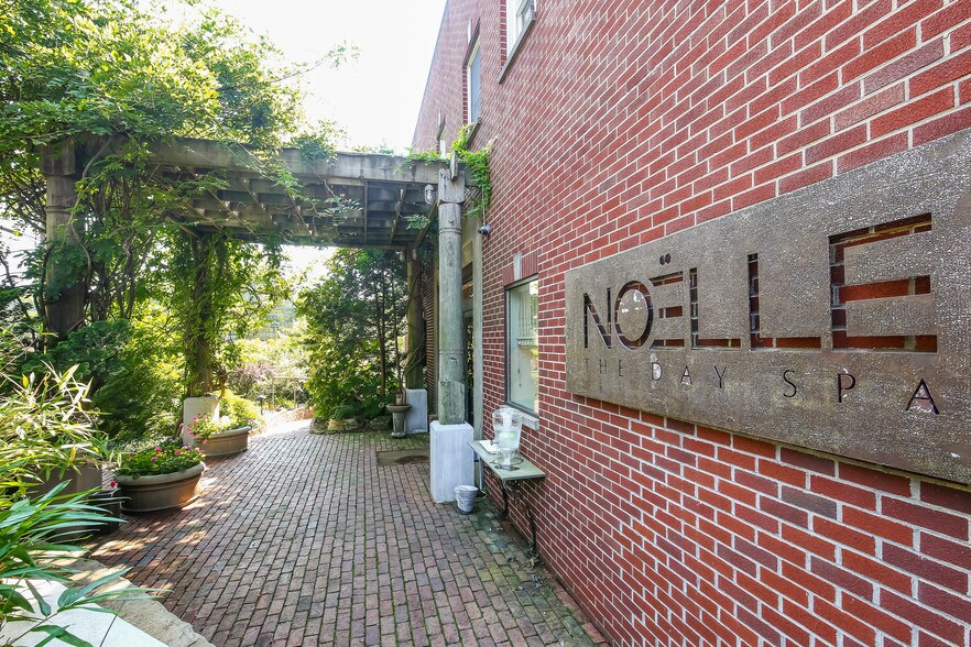 More Photos Of 1100 High Ridge Rd, Stamford Freestanding For Sale