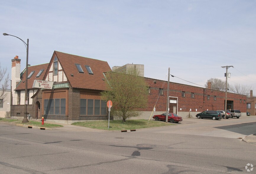 More Photos Of 2345 W University Ave, Saint Paul Warehouse For Lease